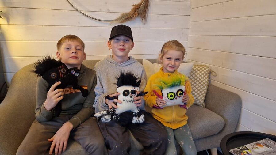 Reykjavik: Make an Icelandic Wool Monster - Giving the Skrimsli its face