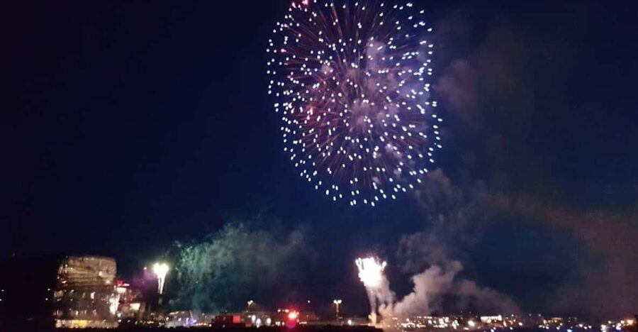 Reykjavík: New Year's Eve Northern Lights Yacht Cruise - Key points to know