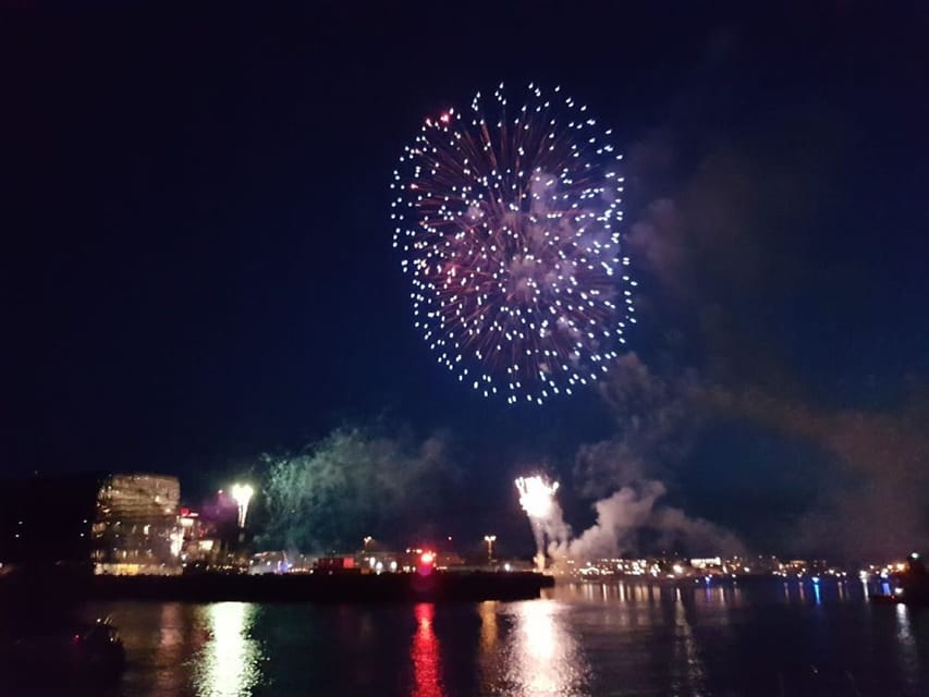 Reykjavík: New Year's Eve Northern Lights Yacht Cruise - The Northern Lights search, with realistic expectations