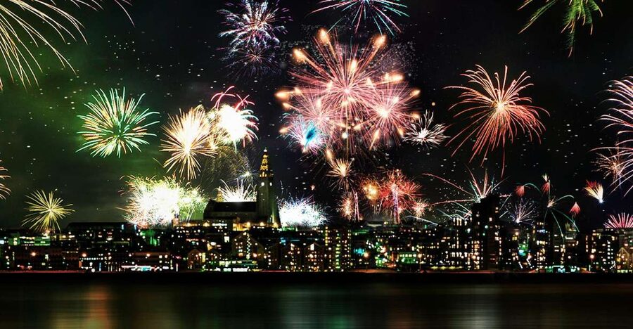 Reykjavik: New Years Fireworks Midnight Cruise - The Amelia Rose as your New Year setting