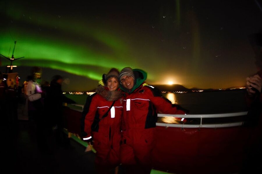 Reykjavík: Northern Lights Cruise - Waiting for the aurora on open water