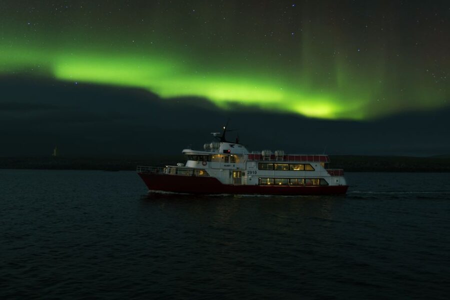 Reykjavík: Northern Lights Cruise - Weather, cancellations, and the free retry