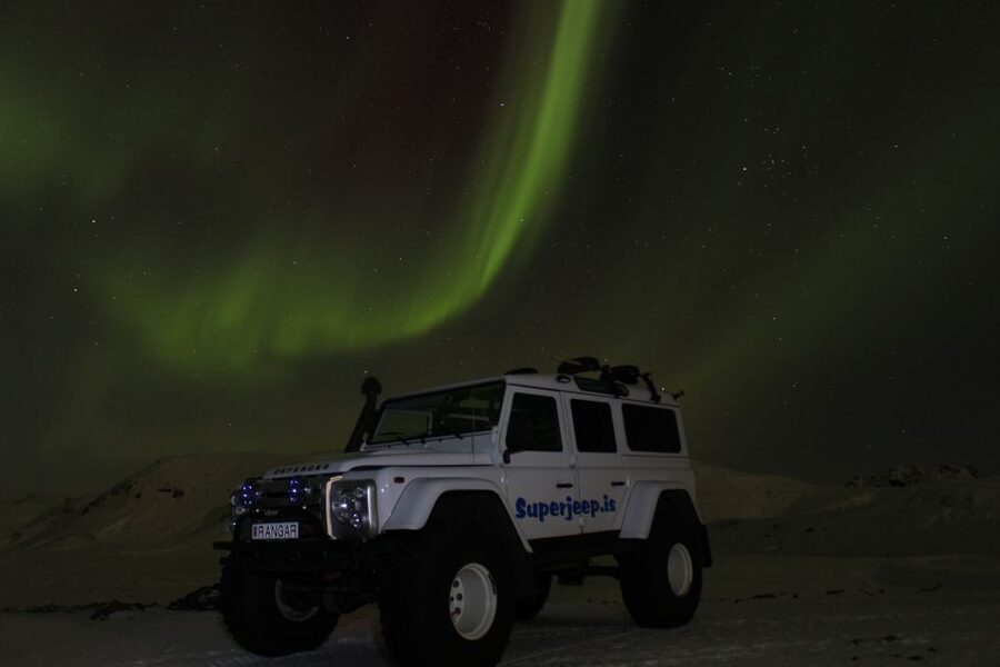 Reykjavik: Northern Lights Experience by Superjeep - Dress for standing still in Iceland