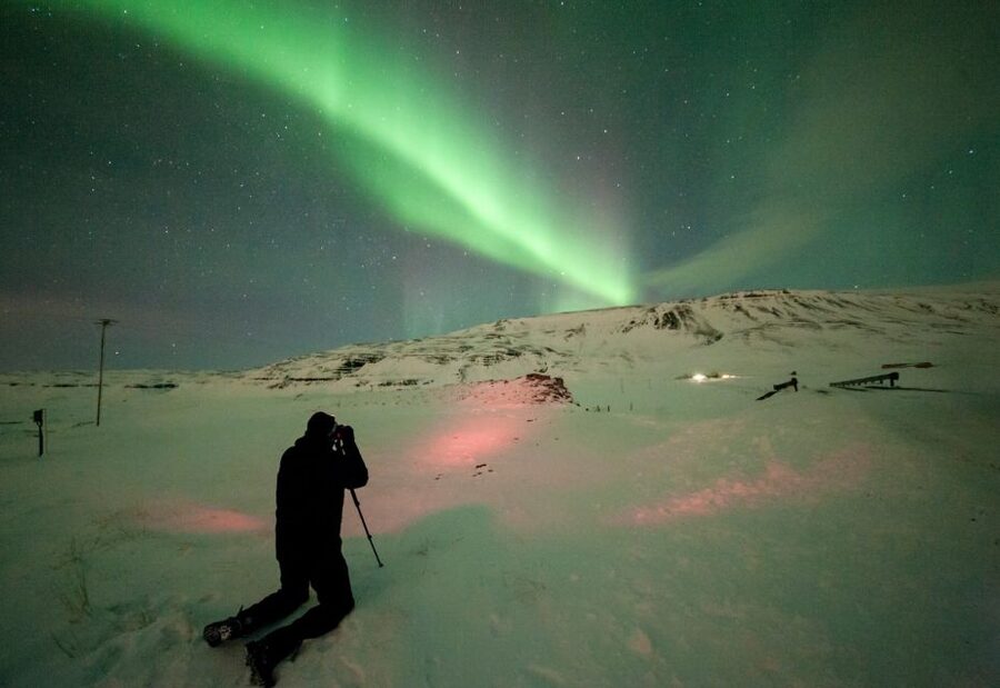 Reykjavik: Northern Lights Group Tour with Photos - How the northern lights search works