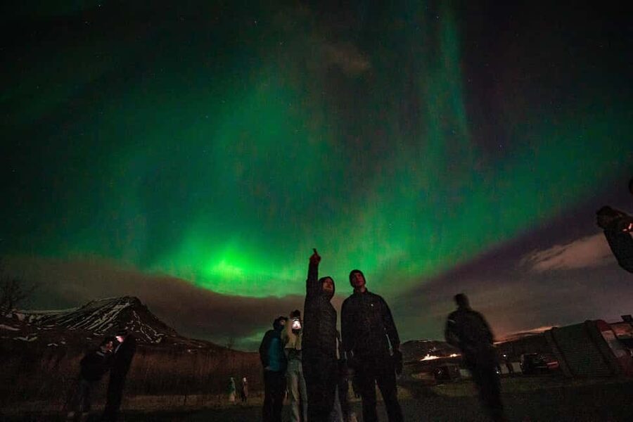 Reykjavik: Northern Lights Group Tour with Photos - Taking better aurora photos