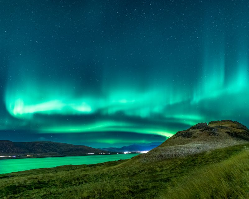 Reykjavik: Northern Lights Group Tour with Photos - Should you book the Northern Lights Bus tour?