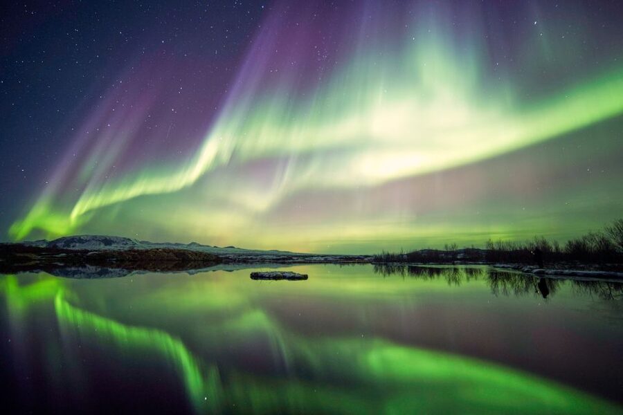 Reykjavík: Northern Lights Minibus Tour with Photos - The countryside search can take three hours