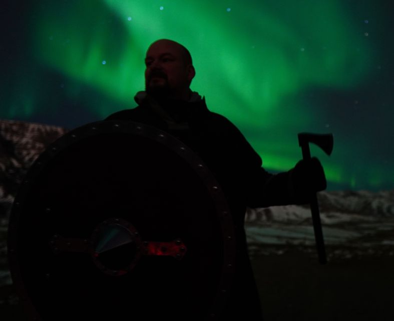 Reykjavik: Northern Lights Tour w/Pro Photos - Small Group - Why the waiting time becomes part of the fun