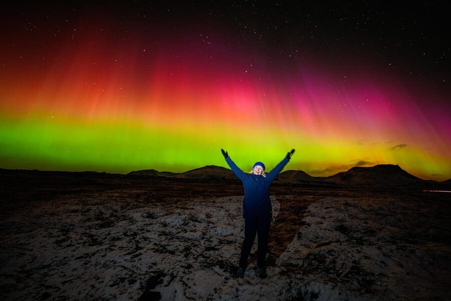 Reykjavik: Northern Lights Tour with Private Photographer - Snacks, cocoa, and Icelandic flavors