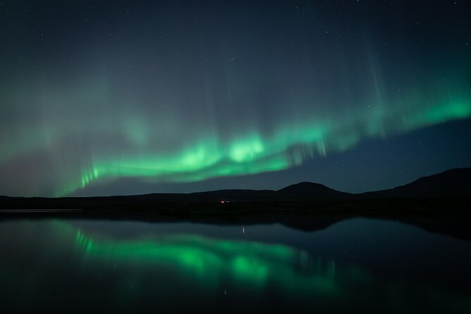 Reykjavik Northern Lights Tour with Professional Photographer - Hot chocolate, pastries, and the human side of the night