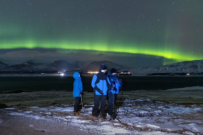 Reykjavik Private Northern Lights Tour with Pro Photographer - A photographer who also helps with your camera
