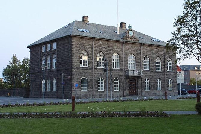Reykjavik Sightseeing Tour - Parliament House and the city pond