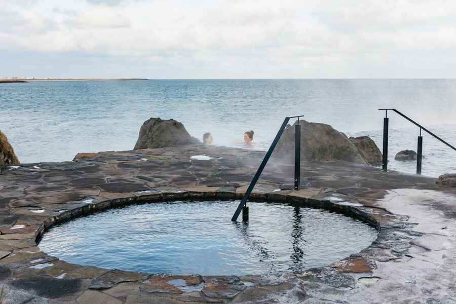 Reykjavik: Sky Lagoon Admission with Transfer - From BSI terminal to the sea-facing lagoon