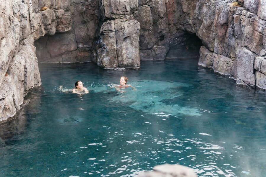 Reykjavik: Sky Lagoon Admission with Transfer - Timing, crowds, and the best length of stay