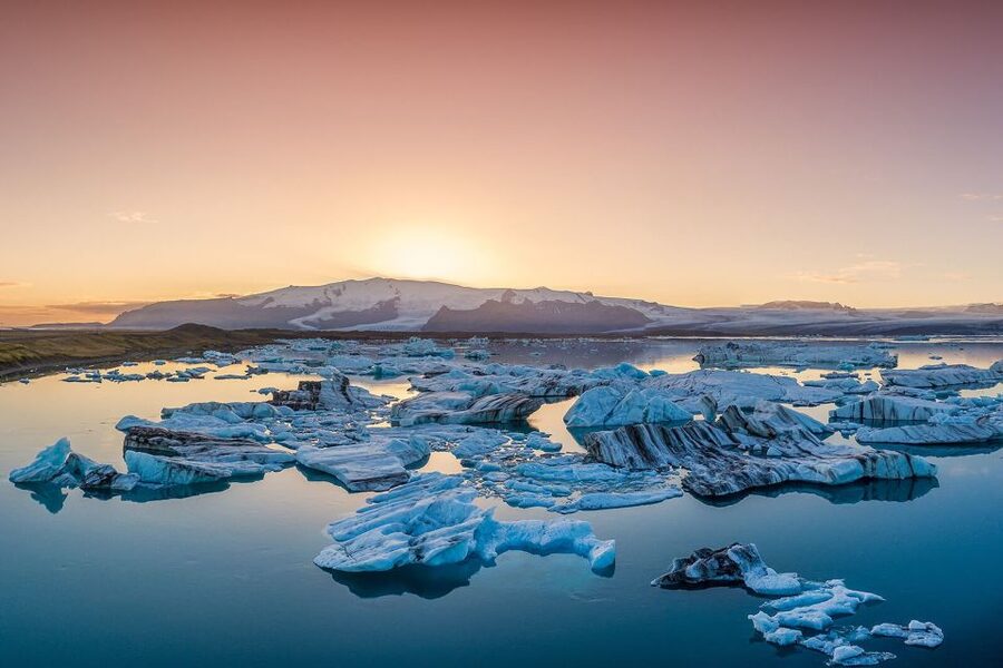 Reykjavik: South Coast, Diamond Beach, and Jökulsárlón Tour - Guides, drivers, and the feel of the bus