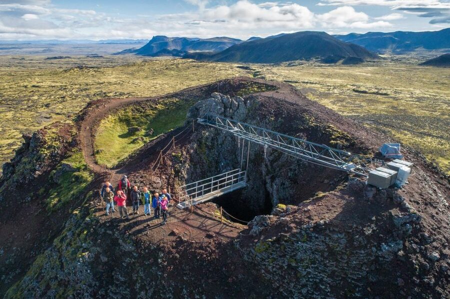 Reykjavik: Thrihnukagigur Volcano Guided Hiking Day Trip - Returning across the lava field