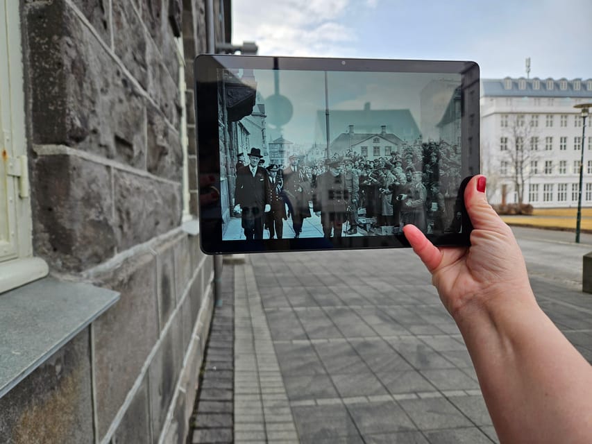 Reykjavik: World War II Walking tour around the city centre - From military occupation to food and music