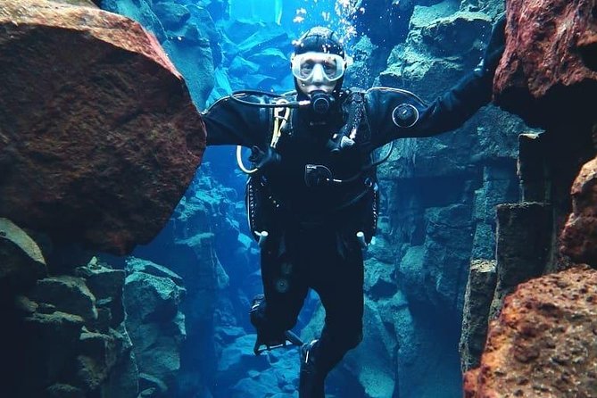 Silfra: Diving Between Tectonic Plates and Pick Up from Reykjavik - The heated changing van makes a real difference