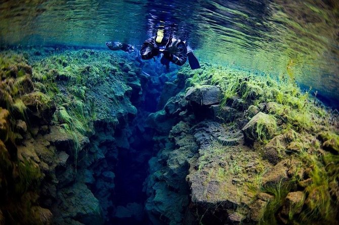 Silfra Fissure Snorkeling From Reykjavík - Free Underwater Photos - Safety instruction with a PADI divemaster