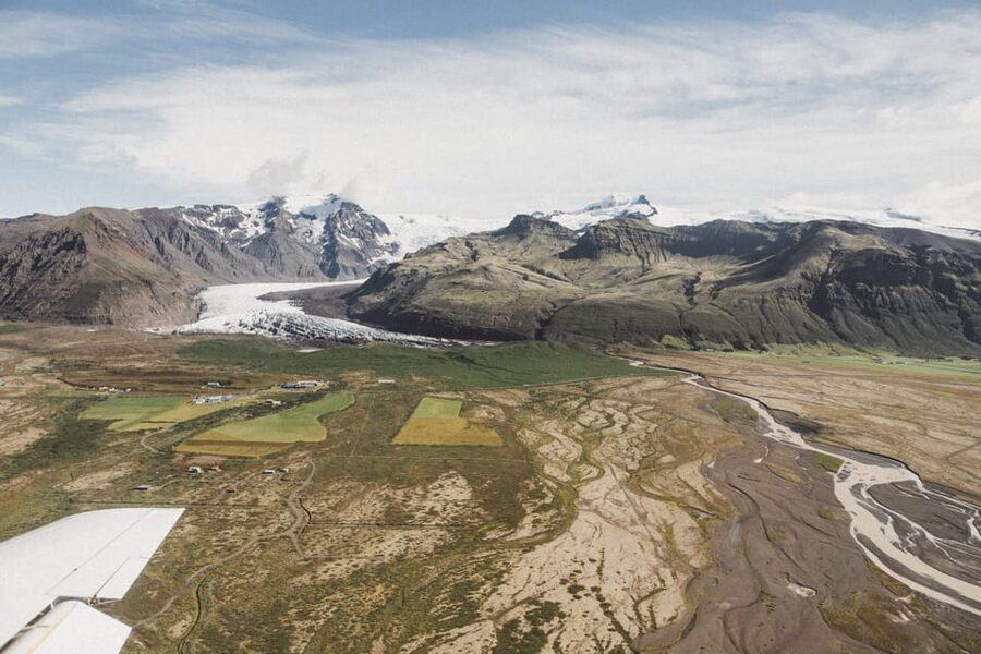 Skaftafell Nature Reserve: Highlights Scenic Airplane Tour - Black sands and braided riverbeds