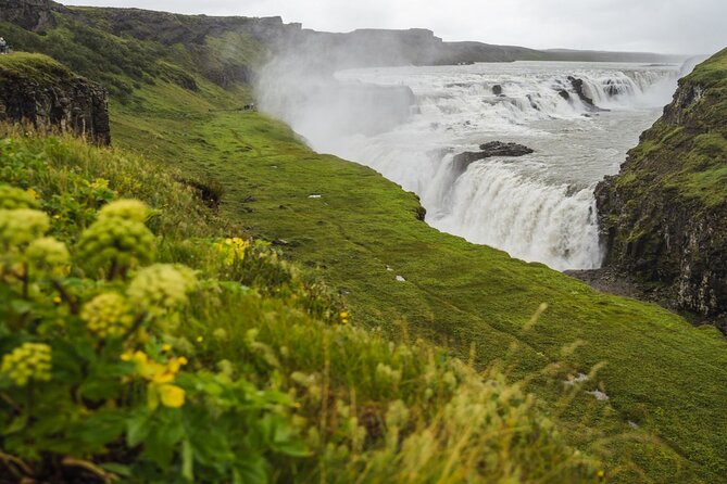 Small Group: Golden Circle Tour from Reykjavik Cruise Terminals - How the small-group vehicle affects the day