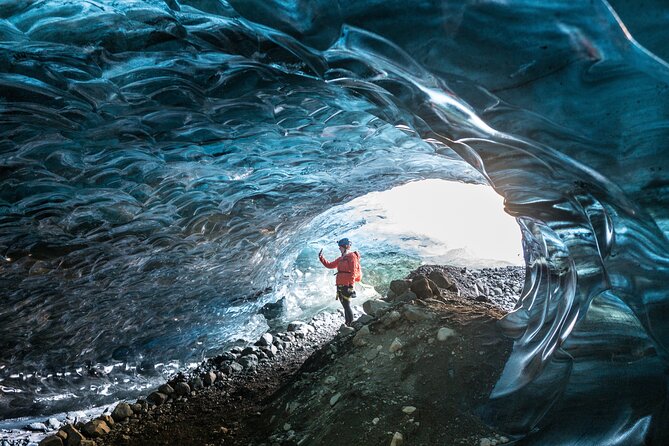 Small-Group Ice Cave Tour from Jökulsárlón - The short drive to Fláajökull