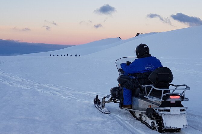 Snowmobile tour on Vatnajökull - Stop 1: Skalafellsjökull at about 1,000 meters