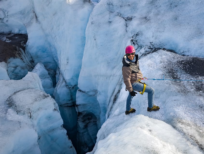 Sólheimajökull Glacier: Guided Hike with Equipment - From the parking lot to the glacier