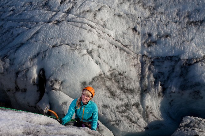 Sólheimajökull Glacier Hike & Ice Climbing Intro - Small Group - Guide quality and group atmosphere