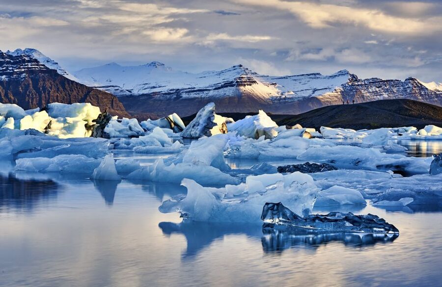 South Coast Iceland: 2-Day Blue Ice Cave & Jokulsarlon Tour - Jökulsárlón and the ice on Diamond Beach