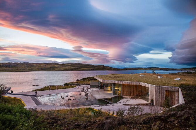 Stuðlagil Canyon and Vök Baths Day Tour - Guides make the canyon visit more personal