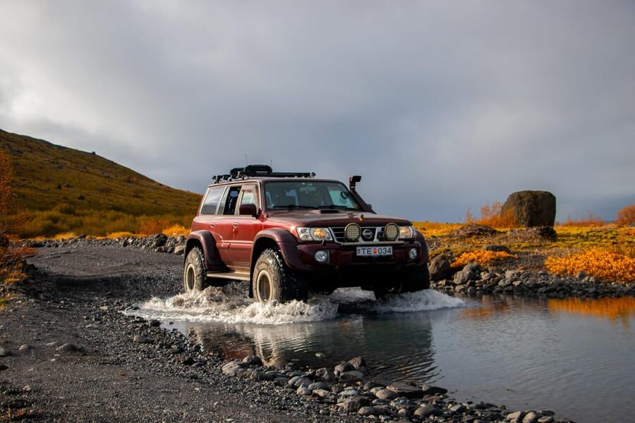 Super Jeep Private tour in Þórsmörk - An easy canyon walk with streams inside