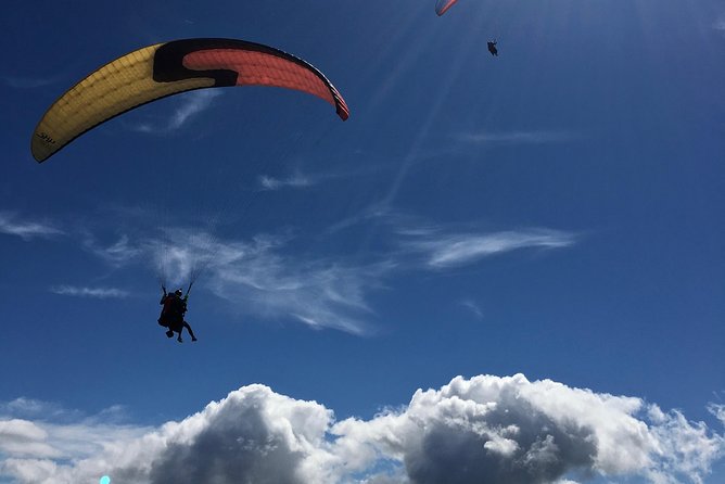 Tandem Paragliding over the Rugged Lava Fields at Blue Mountains - The running launch and 10 to 15 minutes in the air