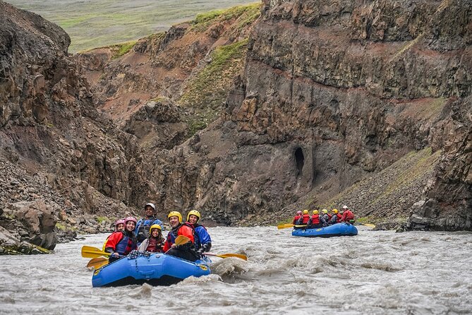 Top-Rated Family Rafting-Warm Drysuits, Volcanic Canyon, Epic Fun - The drive to the launch point