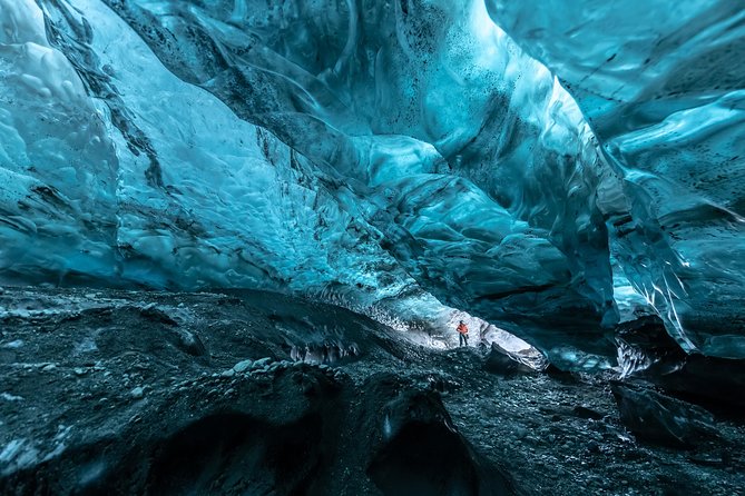 Treasure Iceland - Ice Cave Discovery - Reaching the cave from Jökulsárlón