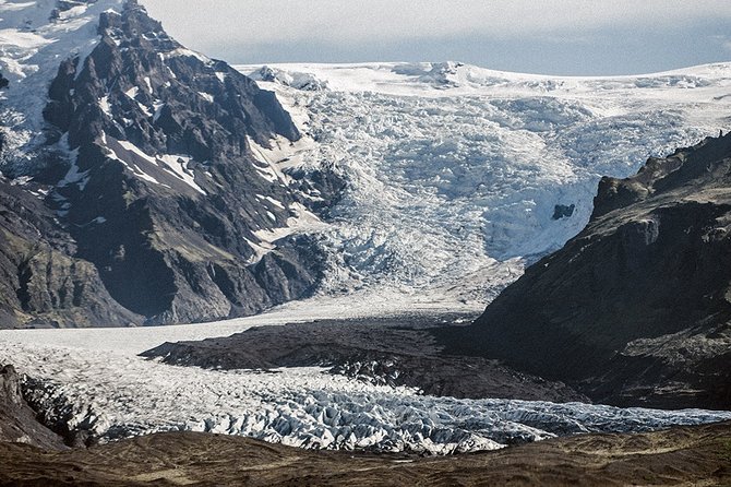 Ultimate Airplane Sightseeing Flight from Skaftafell - Colorful highland mountains and a long lake