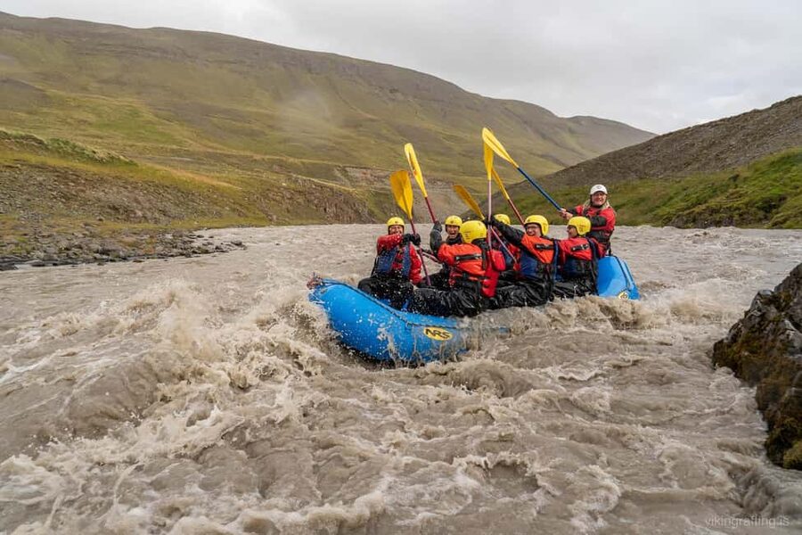 Varmahlíð: Guided Family Rafting Trip - What the guides add to the day