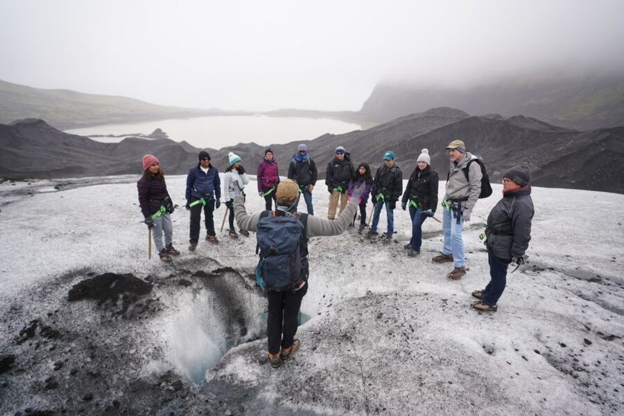 Vatnajökull: Short Glacier Encounter Walk with 4x4 Transfer - The 15-minute 4x4 ride into the glacier valley