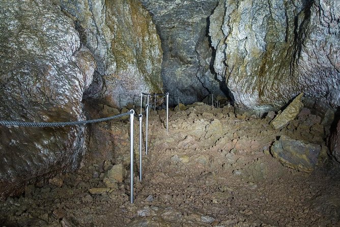 Vatnshellir Cave Tour - Walking into an 8,000-year-old lava tube
