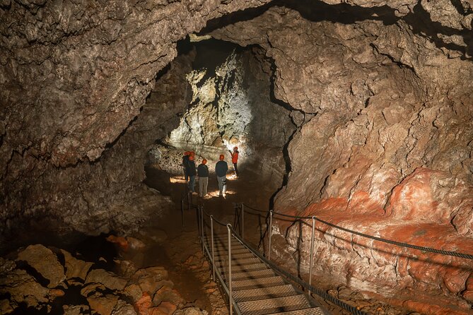Vatnshellir Cave Tour - A small stop with real geological value