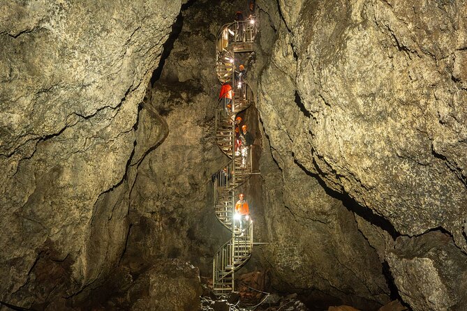 Vatnshellir Cave Tour - What to wear and bring
